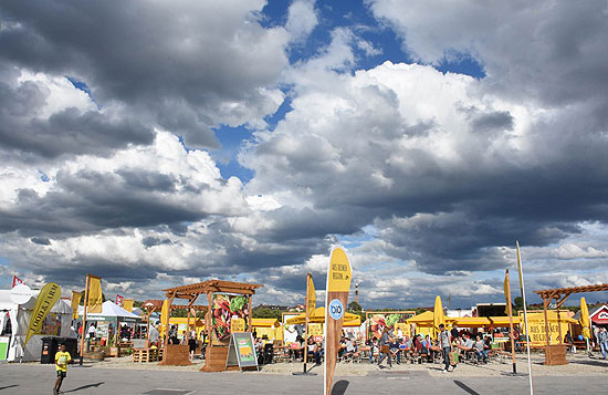 dramatische Wolken - aber schönstes Sommerwetter bei REWE Family 217 auf der Theresienwiese (©oto: Ingrid Grossmann)